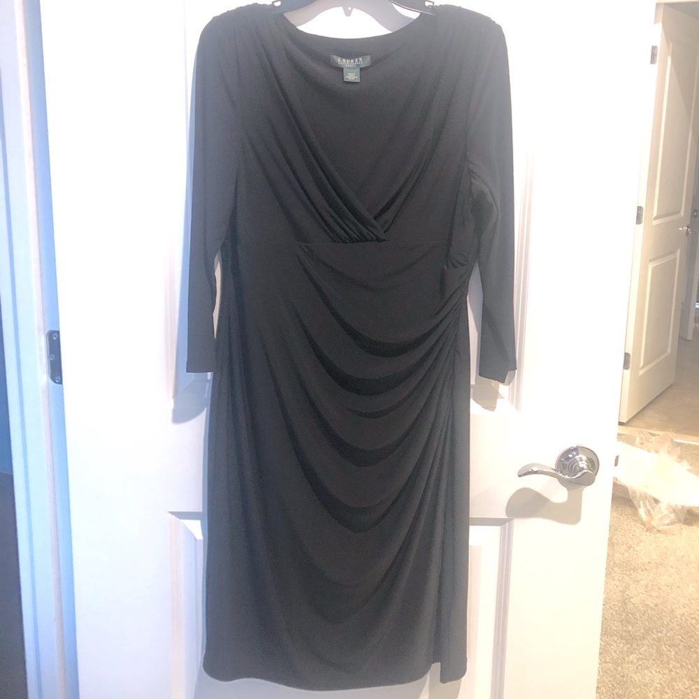 Classic Ralph Lauren Dress with flattering side rushing.Size 14